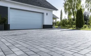 Hier erfährst du mit welchen Pflasterarbeiten Kosten du rechnen kannst.